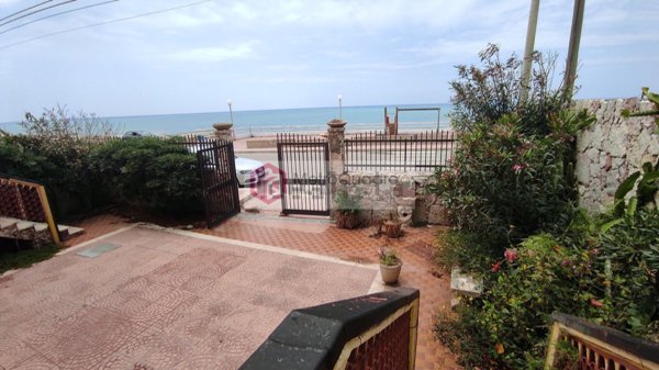 appartamento in vendita a Vittoria in zona Scoglitti