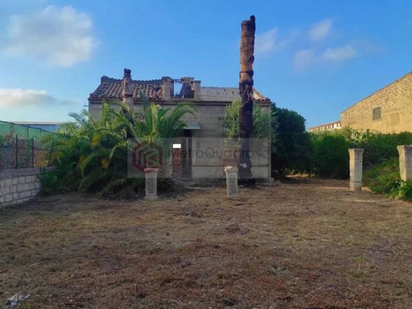 casa indipendente in vendita a Vittoria