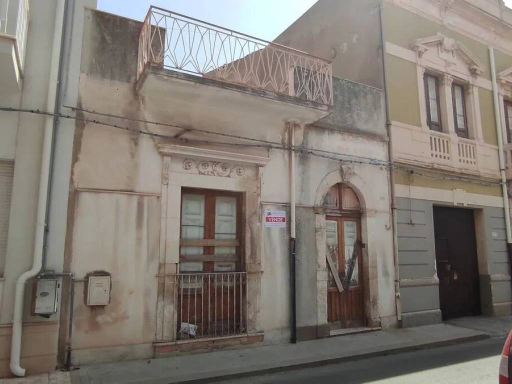 casa indipendente in vendita a Vittoria