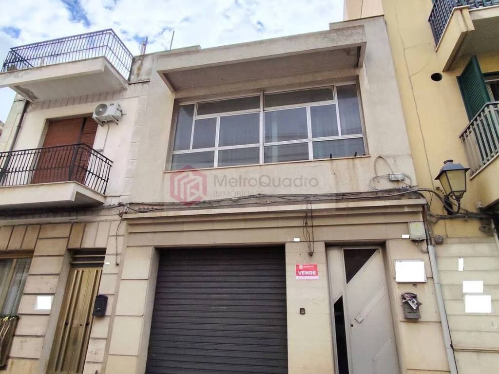 intera palazzina in vendita a Vittoria