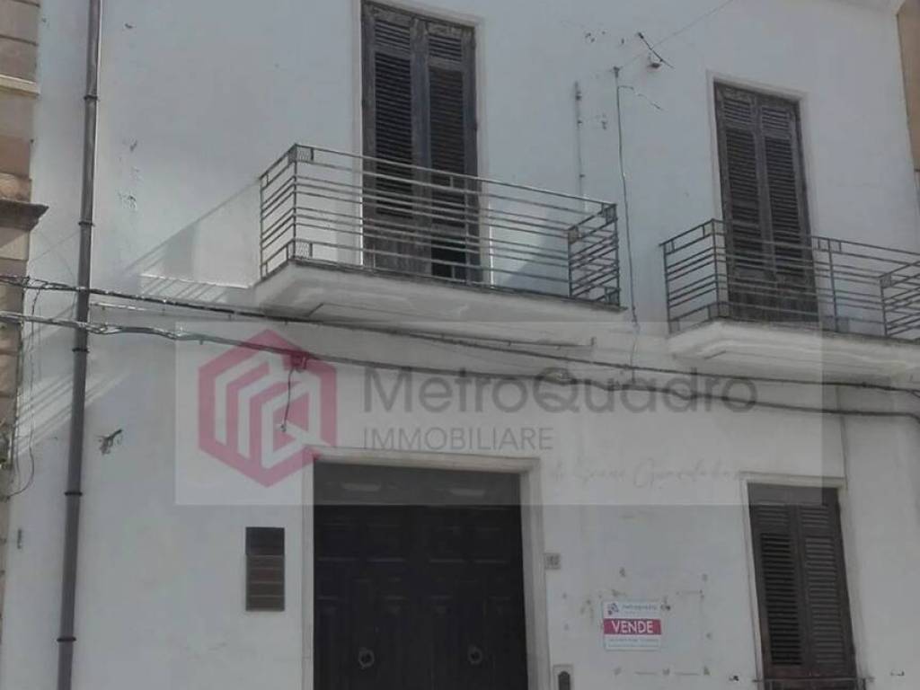 intera palazzina in vendita a Vittoria