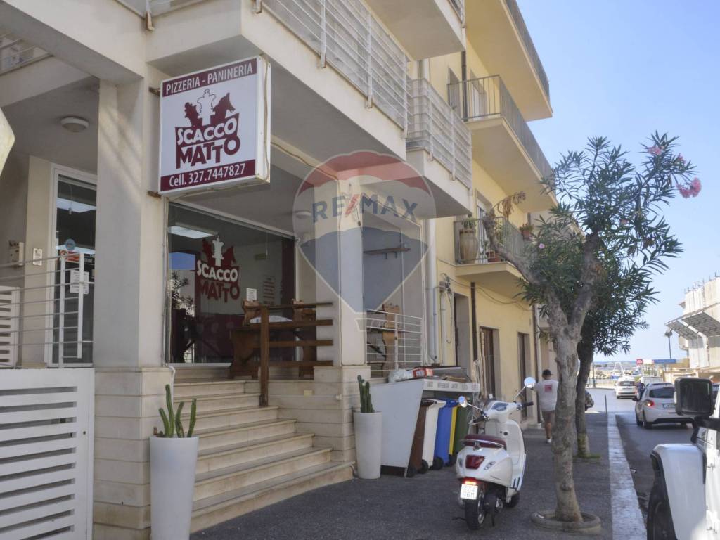 negozio in vendita a Vittoria in zona Scoglitti