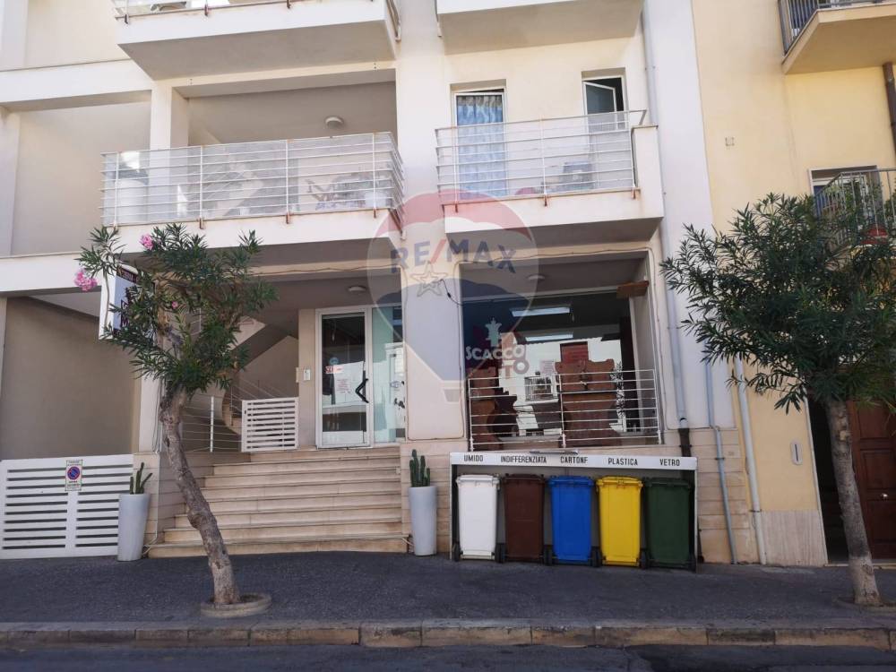negozio in vendita a Vittoria in zona Scoglitti