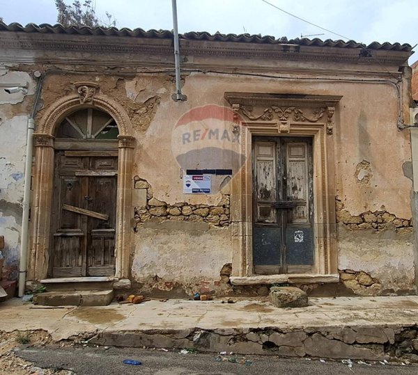 casa indipendente in vendita a Vittoria