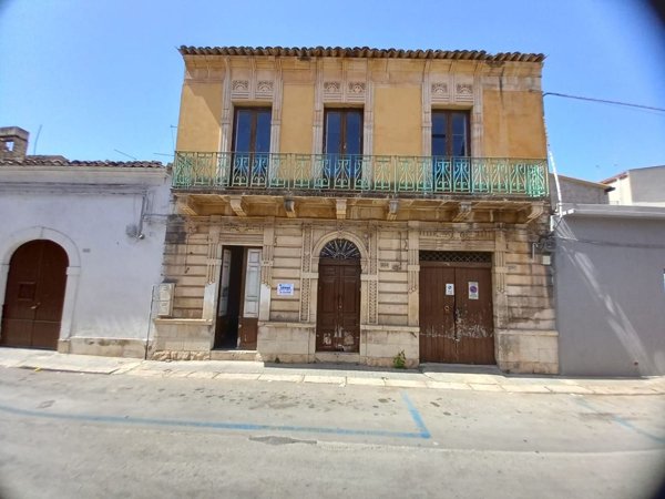 casa indipendente in vendita a Vittoria