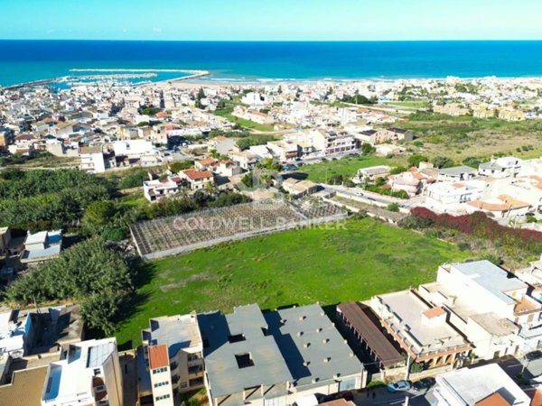terreno edificabile in vendita a Vittoria in zona Scoglitti