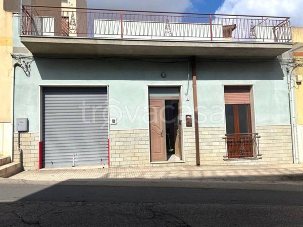 casa indipendente in vendita a Vittoria
