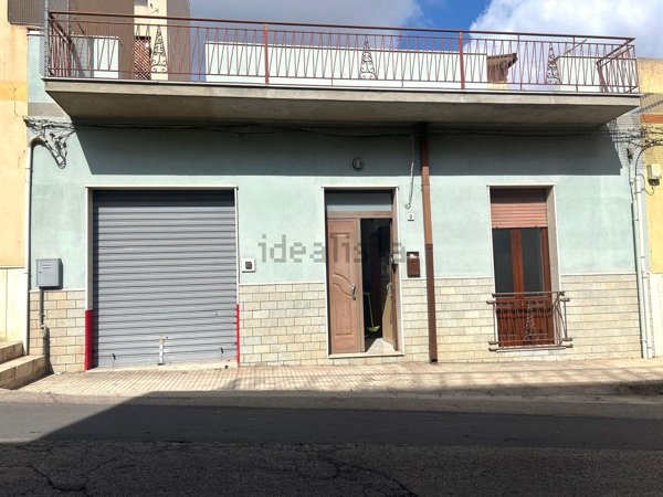 casa indipendente in vendita a Vittoria