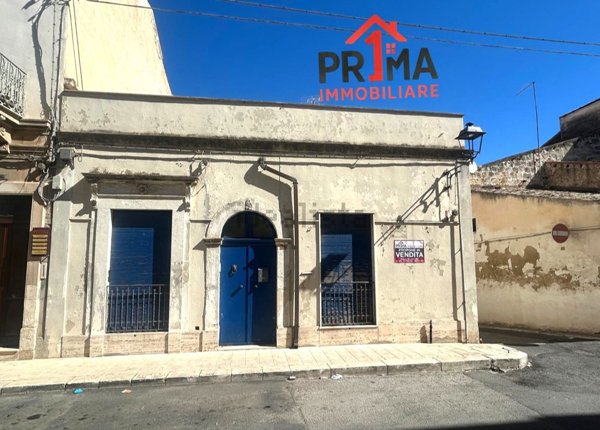 casa indipendente in vendita a Vittoria