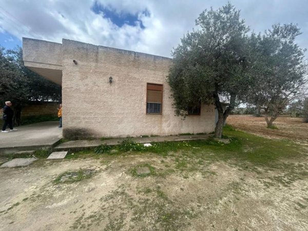 casa indipendente in vendita a Vittoria