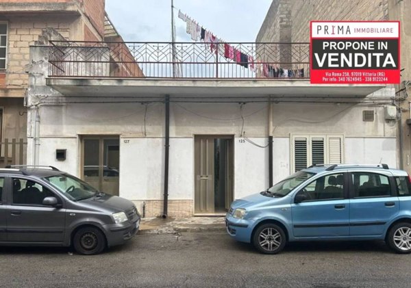 casa indipendente in vendita a Vittoria