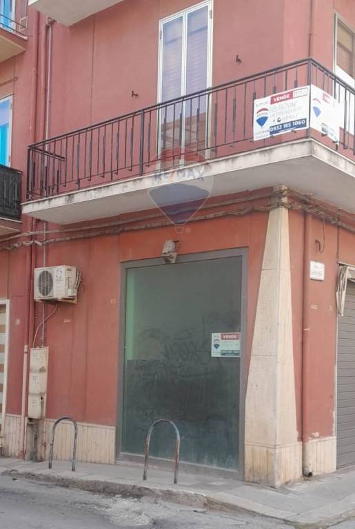 negozio in vendita a Vittoria