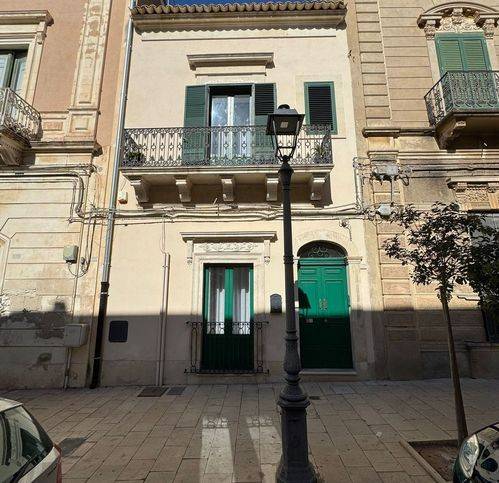 casa indipendente in vendita a Vittoria