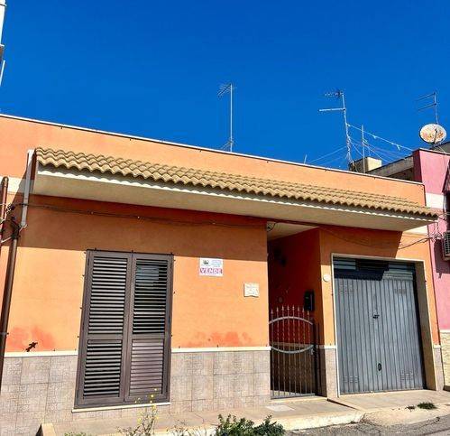 casa indipendente in vendita a Vittoria in zona Scoglitti
