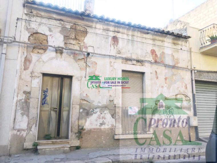 casa indipendente in vendita a Vittoria