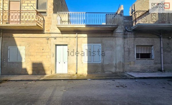 casa indipendente in vendita a Vittoria