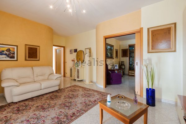 locale commerciale in vendita a Vittoria