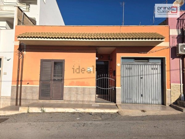 casa indipendente in vendita a Vittoria in zona Scoglitti