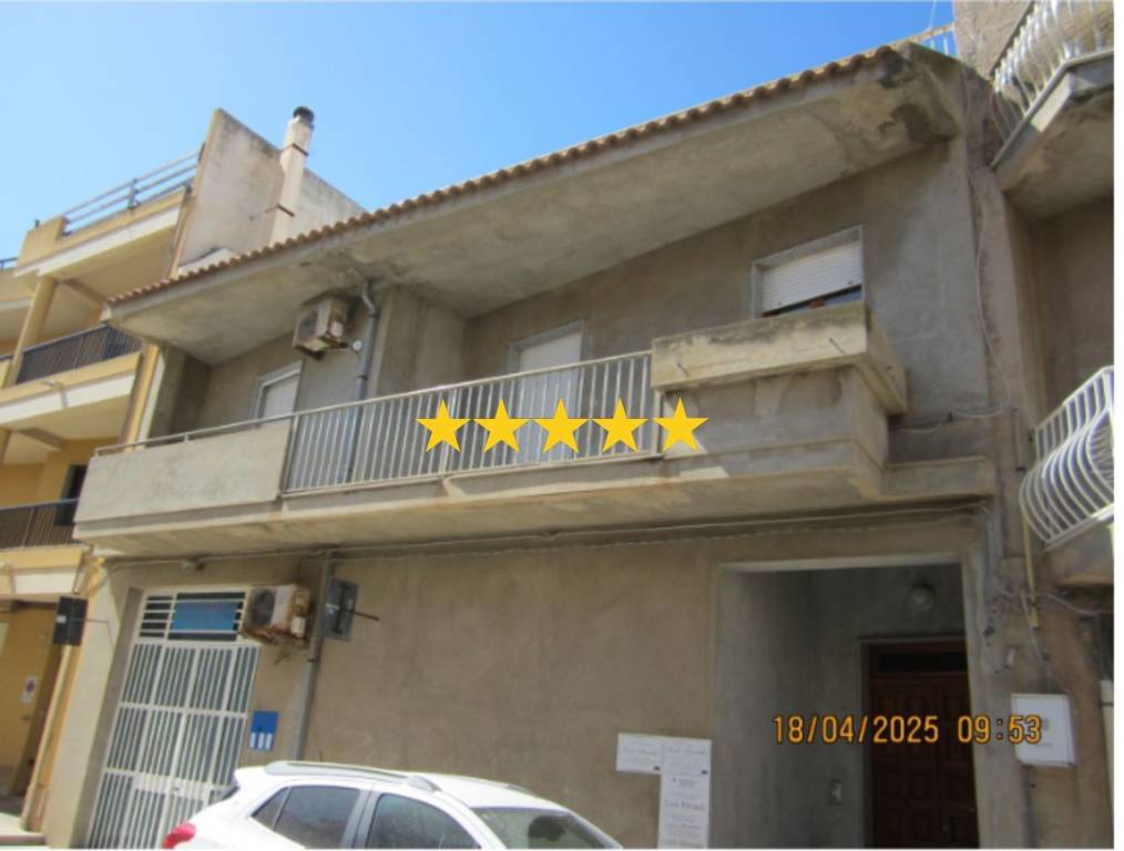 appartamento in vendita a Vittoria in zona Scoglitti