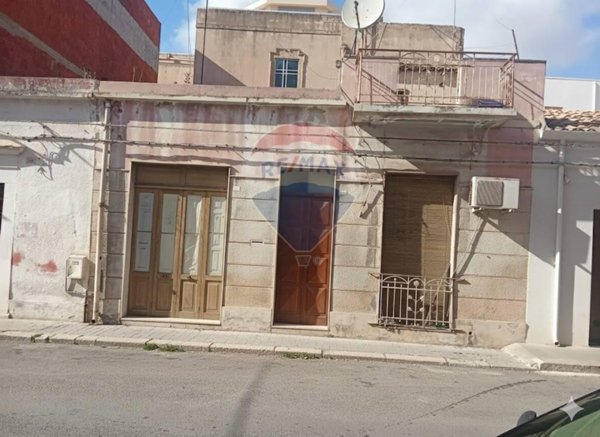 casa indipendente in vendita a Vittoria