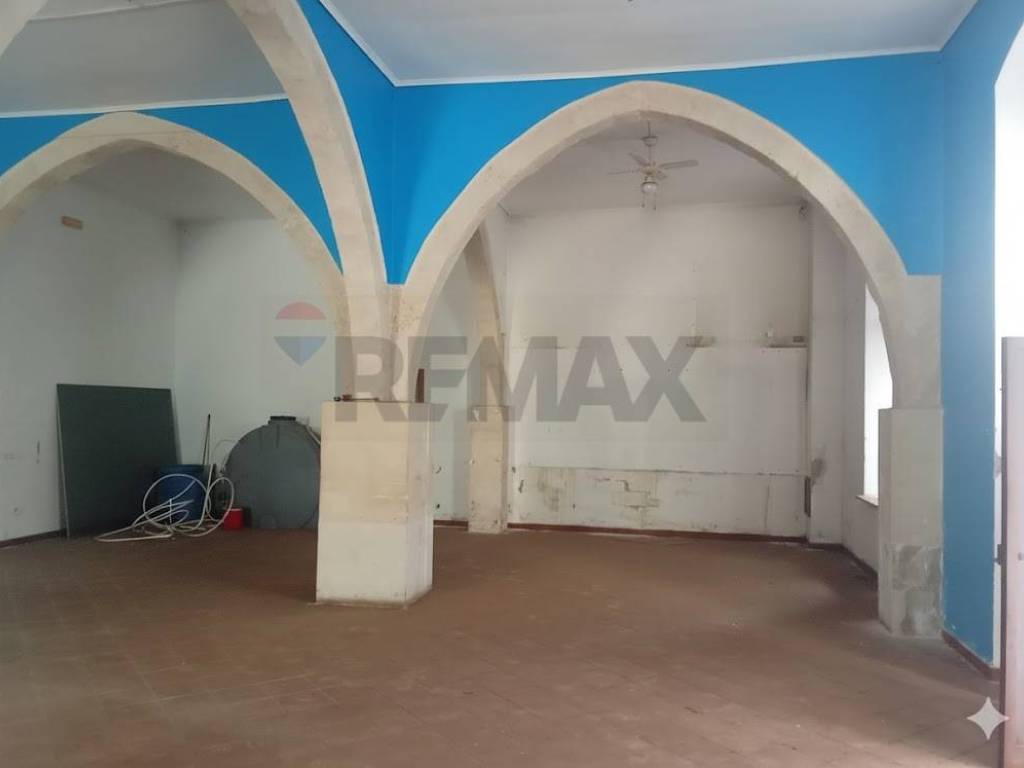 negozio in vendita a Vittoria