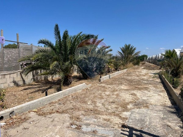 terreno edificabile in vendita a Vittoria in zona Scoglitti