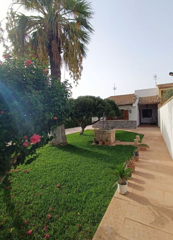 casa indipendente in vendita a Vittoria in zona Scoglitti