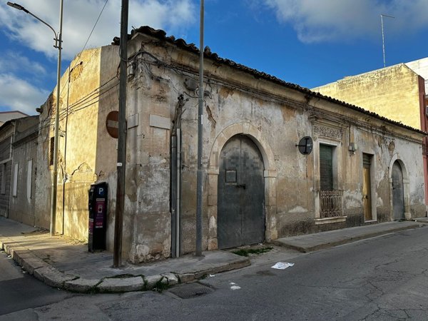 casa indipendente in vendita a Vittoria