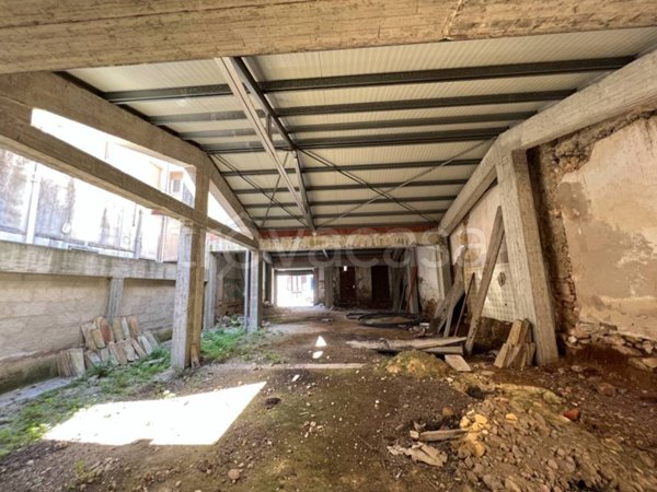 locale commerciale in vendita a Vittoria