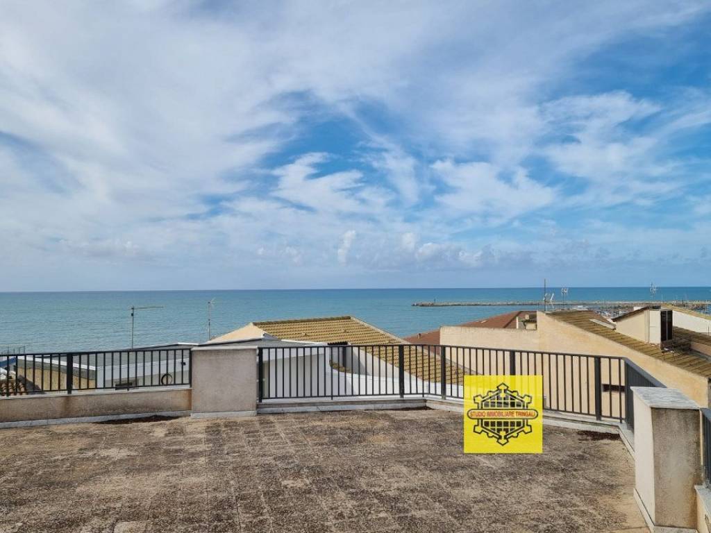 appartamento in vendita a Vittoria in zona Scoglitti