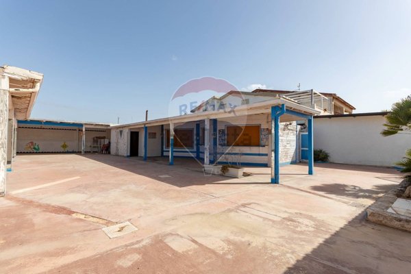 negozio in vendita a Vittoria in zona Scoglitti