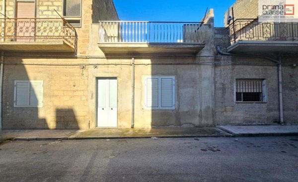 casa indipendente in vendita a Vittoria