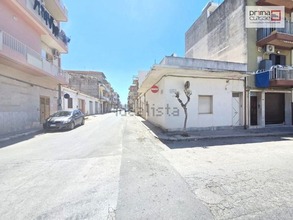 casa indipendente in vendita a Vittoria