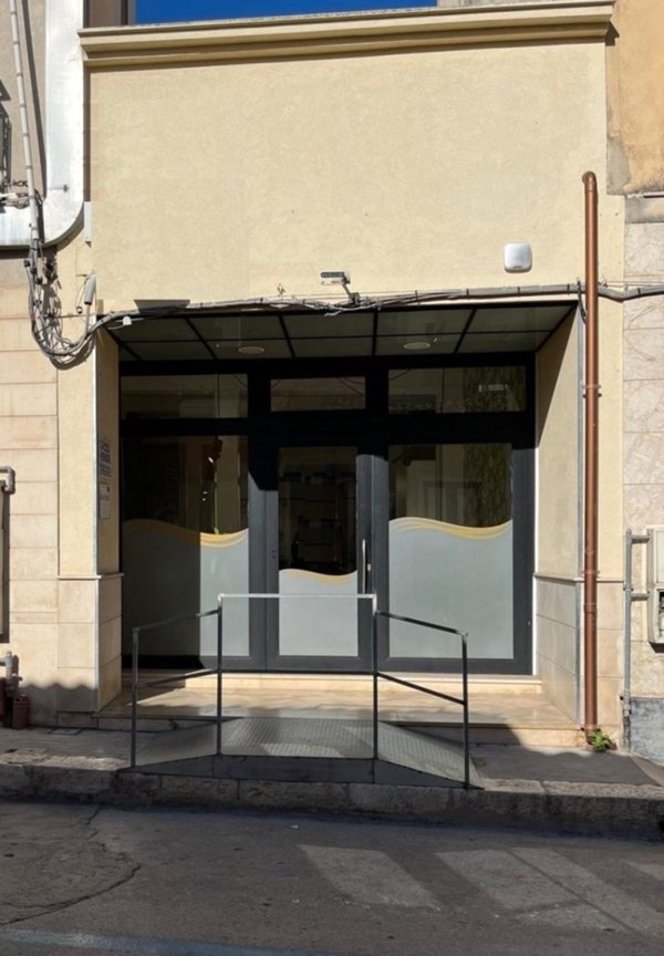 locale commerciale in vendita a Vittoria