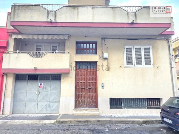 casa indipendente in vendita a Vittoria