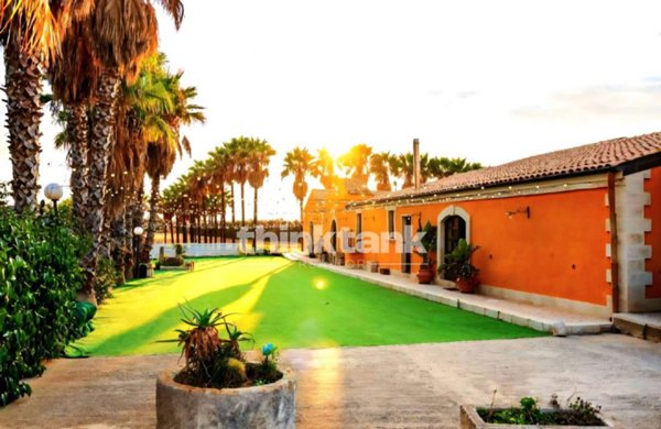 casa indipendente in vendita a Vittoria