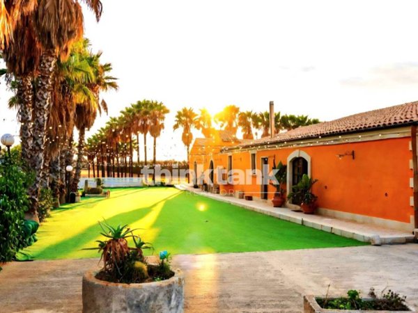 casa indipendente in vendita a Vittoria