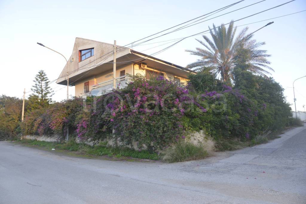 casa indipendente in vendita a Vittoria in zona Scoglitti