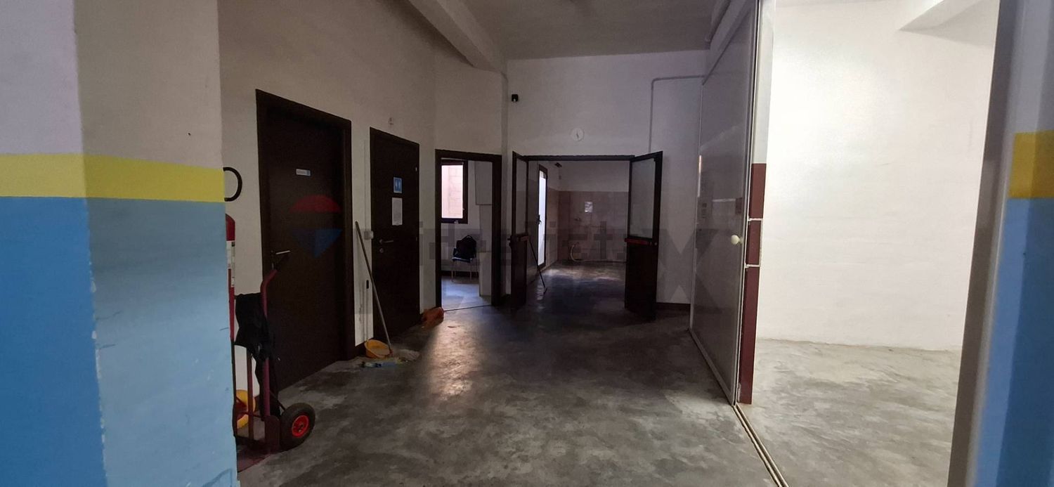 locale commerciale in vendita a Vittoria