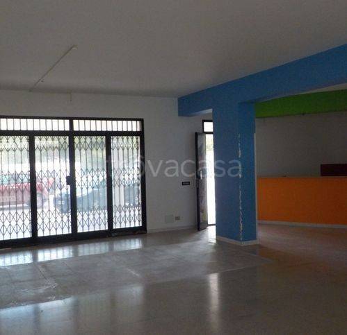 negozio in vendita a Vittoria