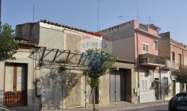 casa indipendente in vendita a Vittoria