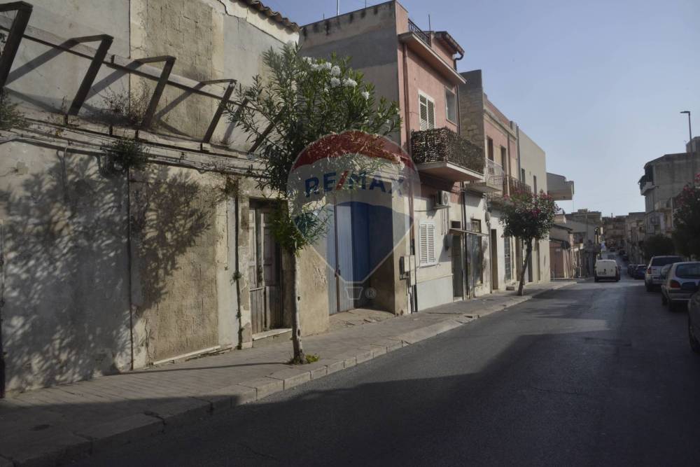 casa indipendente in vendita a Vittoria