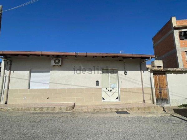 casa indipendente in vendita a Vittoria