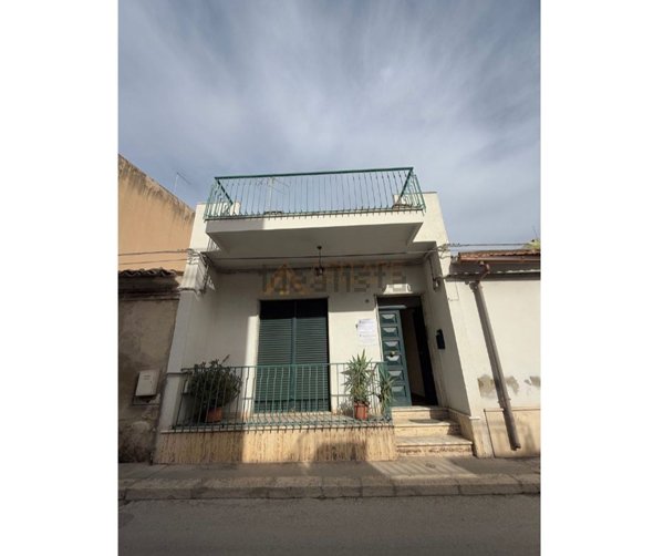 casa indipendente in vendita a Vittoria