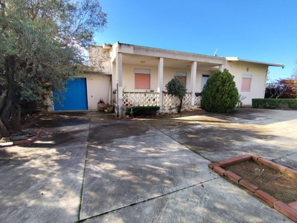 casa indipendente in vendita a Vittoria