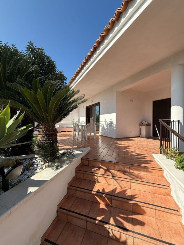 casa indipendente in vendita a Vittoria