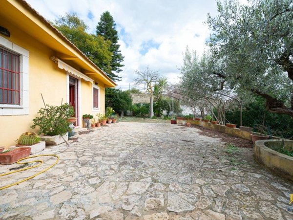 casa indipendente in vendita a Vittoria