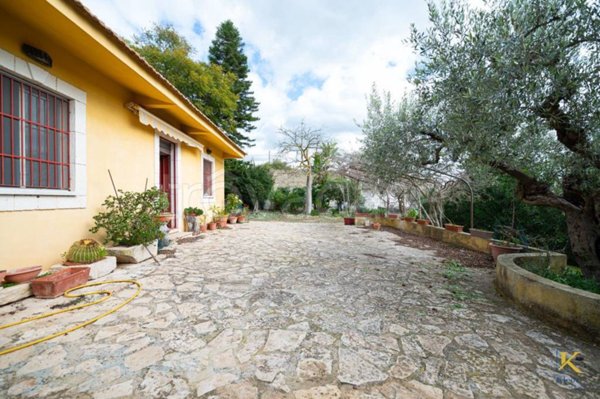 casa indipendente in vendita a Vittoria