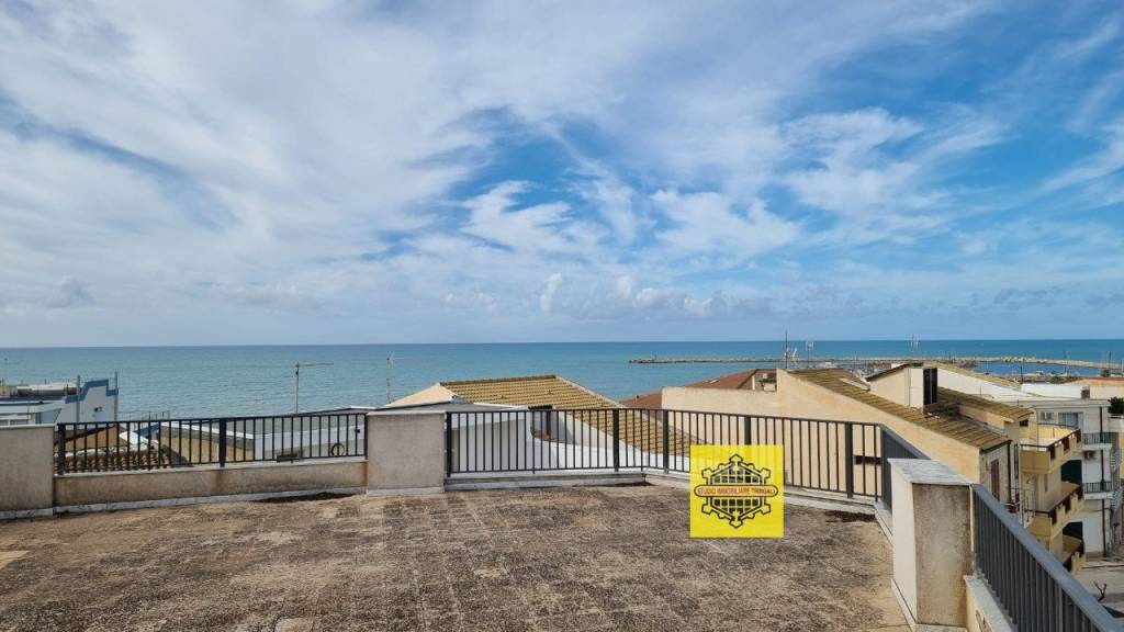 appartamento in vendita a Vittoria in zona Scoglitti