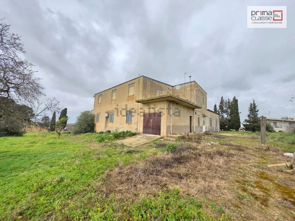casa indipendente in vendita a Vittoria